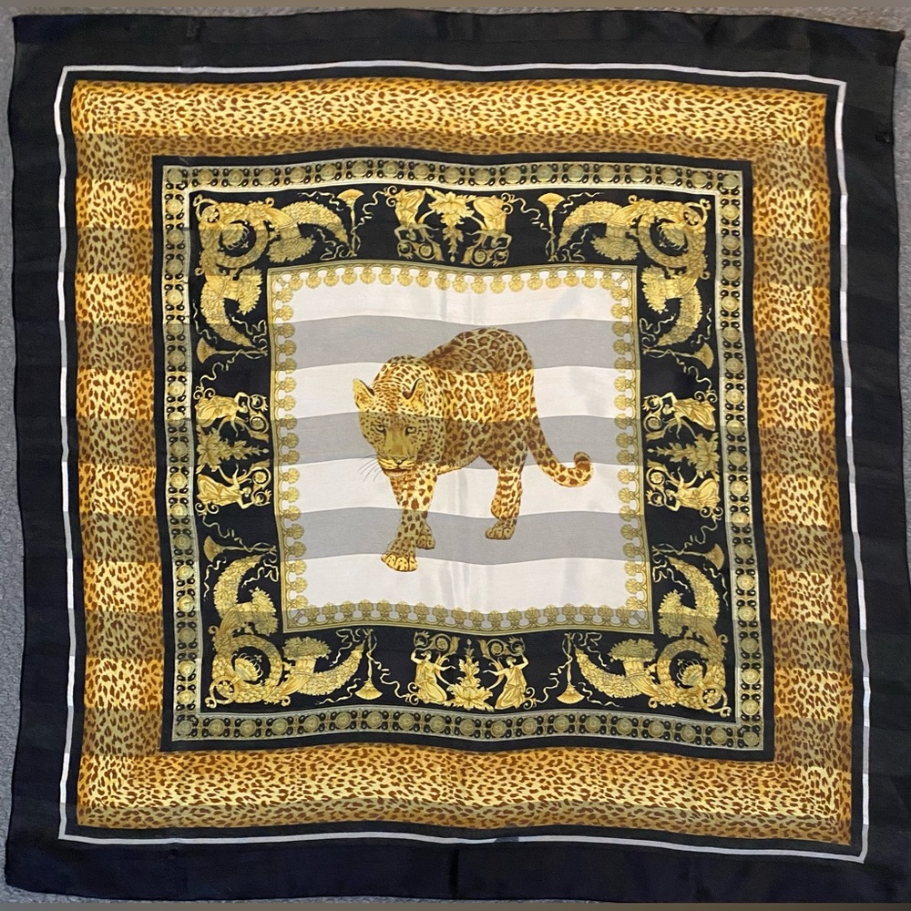 COPY - π BEAUTIFUL LEOPARD SCARF - Picture 4 of 16